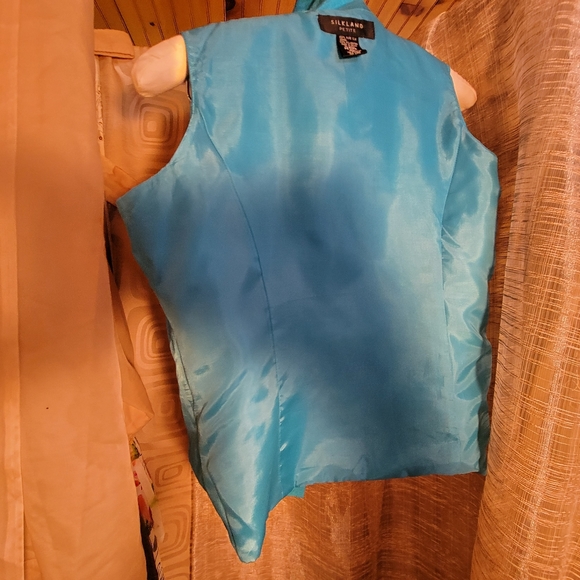 Silkland Button Front Shell - Picture 3 of 16